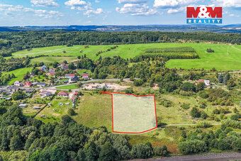 Prodej atraktivního pozemku k výstavbě o rozloze 5 000 m² na