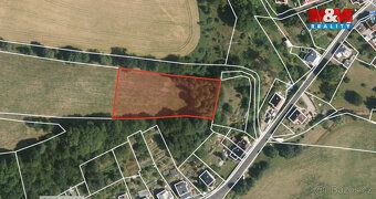 Nabízíme k prodeji rozlehlé louky o celkové ploše 4185 m² v 