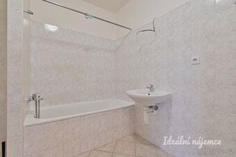 K dlouhodobému podnájmu nabízíme prosluněný byt o dispozici 