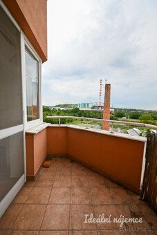 K dlouhodobému podnájmu nabízíme prosluněný byt o dispozici 