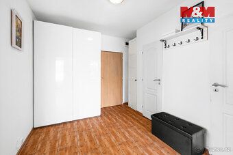Nabízíme k prodeji světlý a prakticky řešený byt 3+1 o užitn