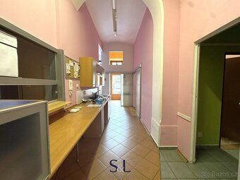 Ev.č. 01683 Pronájem obchodních / komerčních prostor 79 m² v