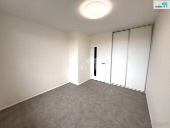 + zálohy na služby v domě 3.000,-Kč/měsíc + elektřina na náj