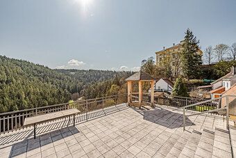 Nabízený objekt je koncipován jako víceúčelová budova. Vinat