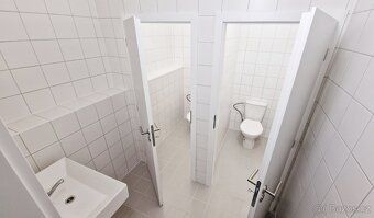 Nájemce neplatí provizi!
Nezařízené, tiché, klimatizované ka
