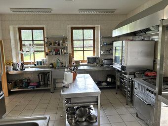 Nabízený objekt je koncipován jako víceúčelová budova. Vinat