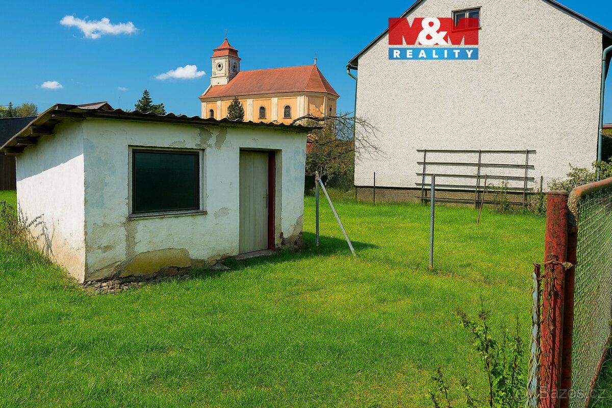 Nabízíme k prodeji pozemek vhodný k výstavbě rodinného domu 