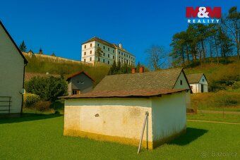 Nabízíme k prodeji pozemek vhodný k výstavbě rodinného domu 