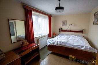 Ev.č. 00427 REZERVACENabízíme k prodeji prostorný rodinný dů