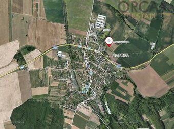 Tento pozemek je na velmi strategickém místě, hned u exitu 1