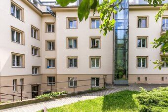 K pronájmu plně zrekonstruovaný prostorný byt u metra Bořisl