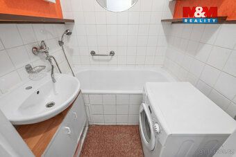Nabízíme k prodeji prostorný byt o dispozici 2+1 a celkové u