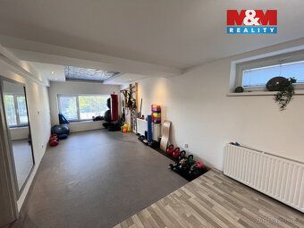 Nabízíme k prodeji prostorný rodinný dům 5+KK v klidné části