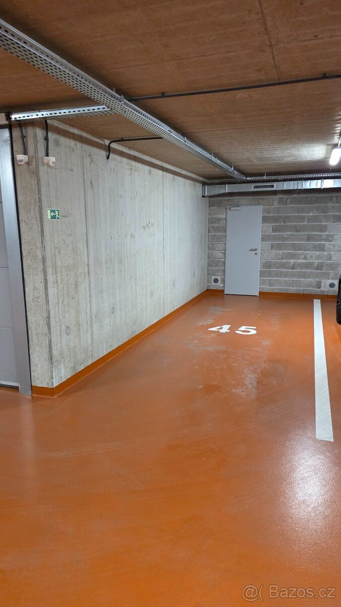 Nabízím k pronájmu garážové stání nacházející se v novostavb