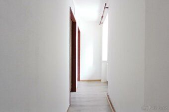 Nabízíme k dlouhodobému pronájmu přízemní a útulný byt o dis