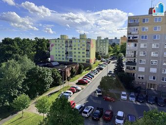 Nabízíme k prodeji světlý a vkusně zrekonstruovaný byt o dis