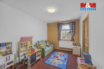 Nabízíme k prodeji prostornou chalupu v atraktivní horské ve