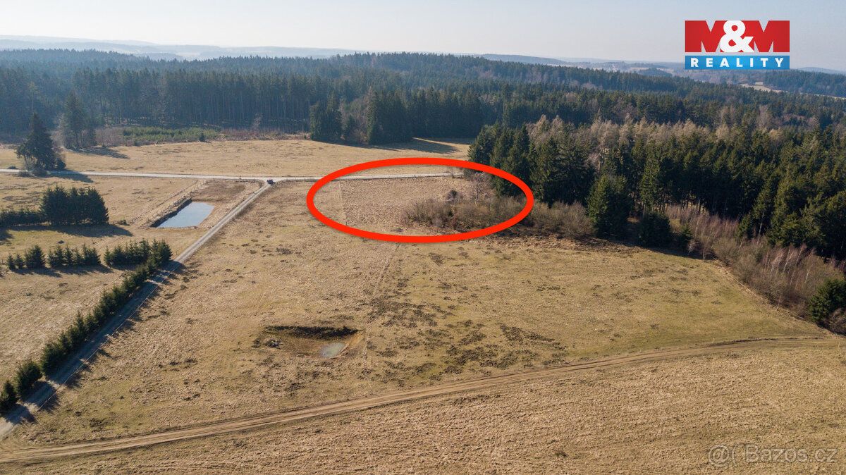 Nabízíme k prodeji pozemek v obci Kaproun, situovaný v její 
