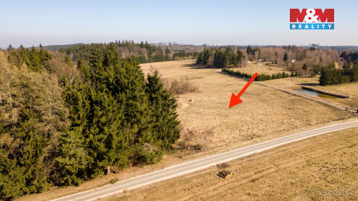 Nabízíme k prodeji pozemek v obci Kaproun, situovaný v její 