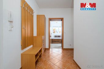 Nabízíme Vám ke koupi velice pěkný, prostorný, tichý a světl