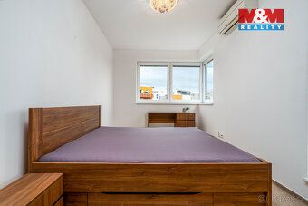 Nabízíme Vám ke koupi velice pěkný, prostorný, tichý a světl