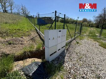 K prodeji svažitý pozemek o celkové rozloze 2091 m2, který n