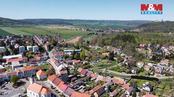 K prodeji svažitý pozemek o celkové rozloze 2091 m2, který n