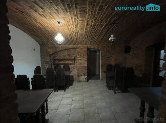 Pronájem kompletně zařízené vinárny, pivnice, restaurace 144