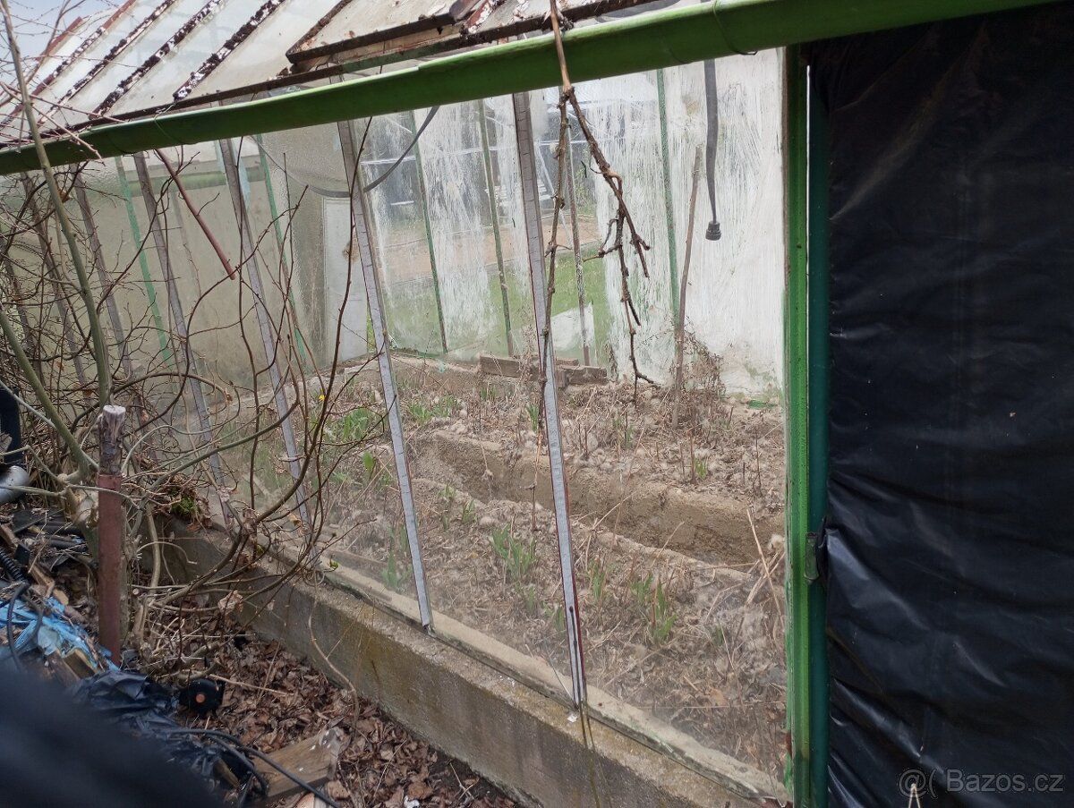 Pronajmu dva skleníky o výměře cca 35 m2 v zahrádkářské kolo