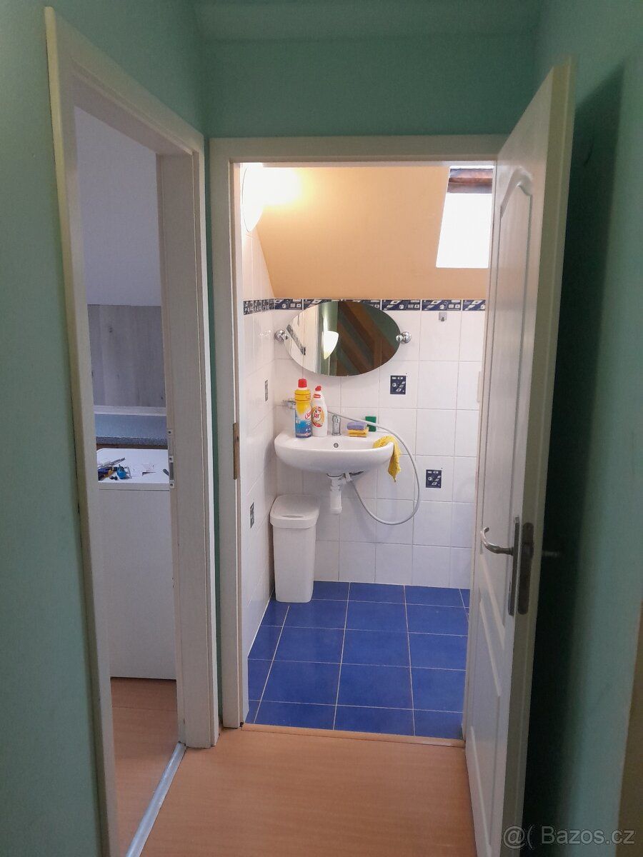 Pronajmu mezonetový byt 2+1, 65 m². Byt se nachází ve Smržov