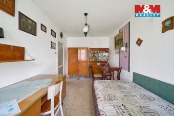 Nabízím k prodeji slunný byt 3+1 o výměře 65 m² v centru Par
