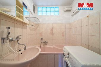 Nabízím k prodeji slunný byt 3+1 o výměře 65 m² v centru Par