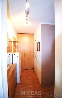 Nabízíme Vám k pronájmu byt 1+1 s balkonem o celkové ploše 3