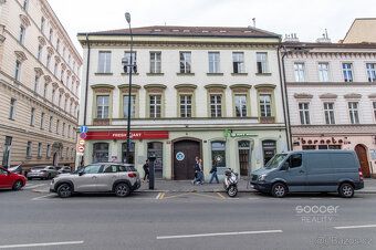 Dvě reprezentativní kanceláře (celkem 68,03 m²) s možností p