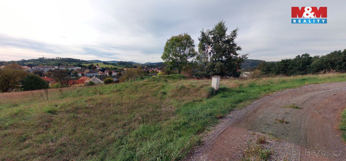 Prodej pozemku k bydlení 1 169 m² v klidné části obce Kamýk 