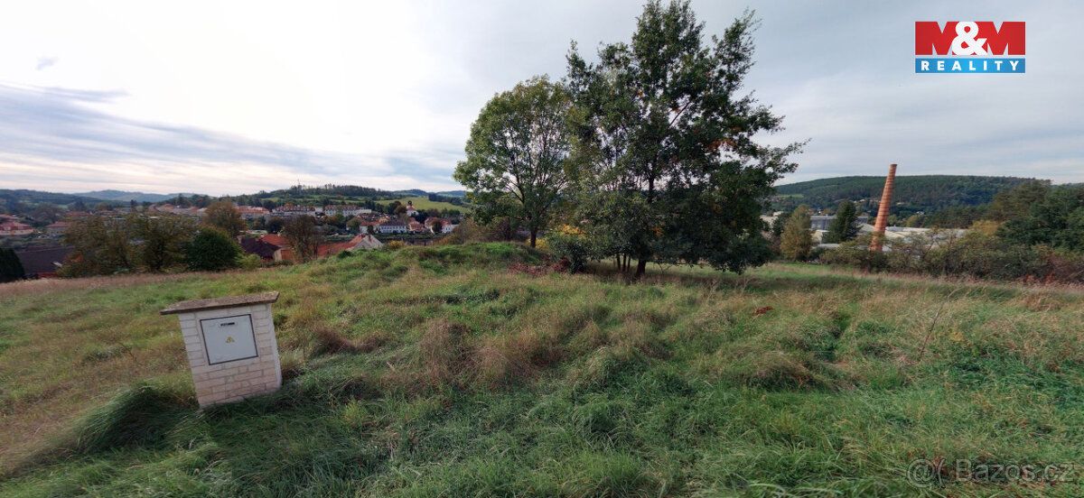 Prodej pozemku k bydlení 1 169 m² v klidné části obce Kamýk 