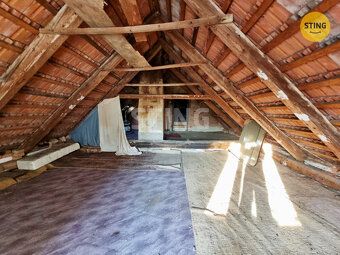 Nabízíme k prodeji rodinný dům s dispozicí 2+kk, dílnou a pr