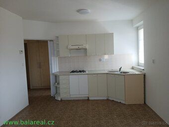 Představujeme vám k pronájmu útulný byt 1+kk o rozloze 43 m²