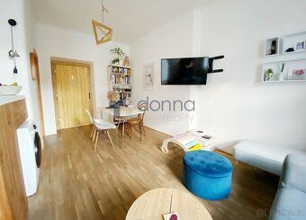 Nabízíme pronájem bytu 2+kk s balkonem, o ploše 51m², ve 3. 