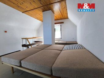 Nabízíme k prodeji samostatnou oplocenou chatu na klidném mí