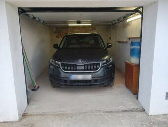 Pronájem garáže s elektřinou a sekčními vraty
Na Pasovce
Náj
