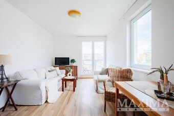 Nabízíme k prodeji útulný byt 2+kk (49 m2) s balkonem (3,3 m