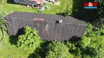 Prodej pozemku 3359m2 s domem na zbourání v klidné lokalitě 