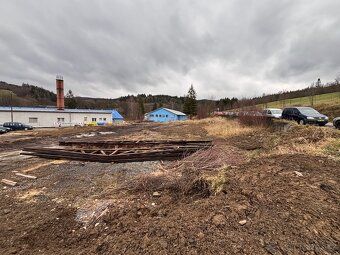 Pronájem pozemku (2 179 m²) s možností výstavby průmyslové h