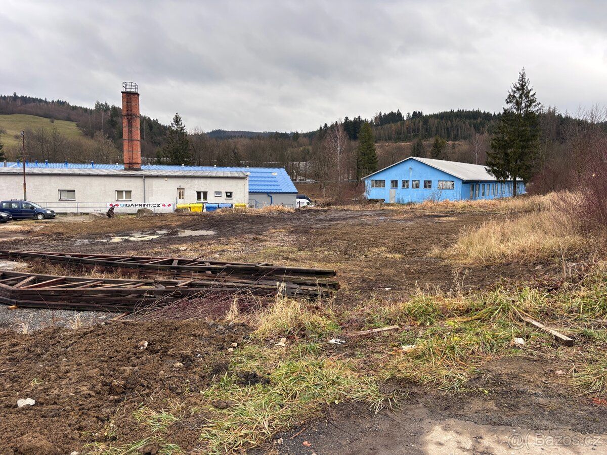 Pronájem pozemku (2 179 m²) s možností výstavby průmyslové h