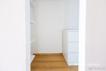 K dlouhodobému podnájmu Vám nabízíme světlý mezonetový byt 2