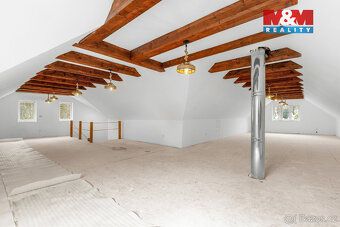 Prostorný rodinný dům v klidné obci Černochov s možností dok