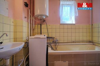 Nabízíme menší rodinný dům, z části podsklepený o dvou bytov