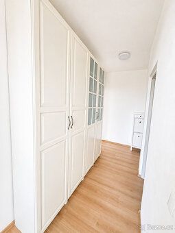 Nabízíme Vám k pronájmu designový a prosvětlený byt o dispoz