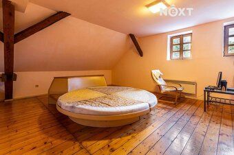 Prostorný rodinný dům 197 m² s garáží a potenciálem, Lužná u